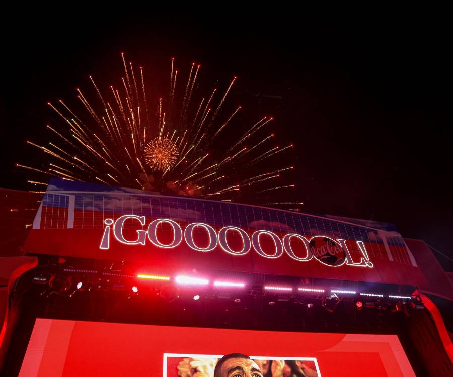 Con el respaldo de Coca-Cola, Socio Oficial de la Copa Mundial de la FIFA 2026™, y Michelob Ultra, Cerveza Oficial del torneo, miles de aficionados disfrutaron de GOOOL FEST en Tegucigalpa. Durante tres días, el evento reunió fútbol, música, entretenimiento y experiencias interactivas que hicieron vibrar a los asistentes. Revive los mejores momentos de esta celebración en nuestra galería de fotos.
