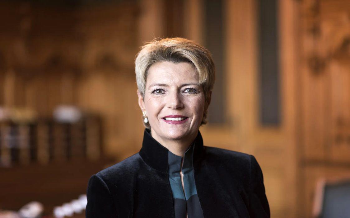 <b>Karin Keller-Sutter: </b>Presidenta de Suiza, representante de la neutralidad diplomática europea. 