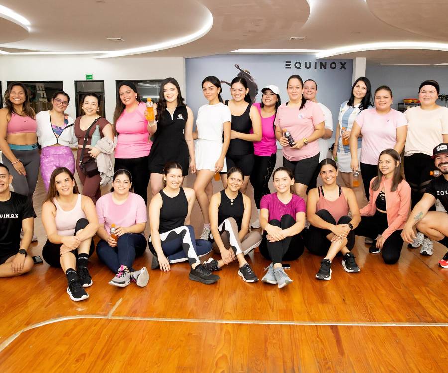Como parte de las actividades de Girl Boss 2026, las participantes disfrutaron de Dance &amp; Glow, una experiencia recreativa realizada de forma simultánea en los gimnasios Equinox de Tegucigalpa y San Pedro Sula, donde compartieron una enérgica clase de baile enfocada en el bienestar y la diversión. La jornada también contó con el apoyo de importantes aliados: en San Pedro Sula, Supermercados Colonial ofreció snacks para las asistentes, mientras que en Tegucigalpa, Gatorade proporcionó bebidas para mantenerlas hidratadas durante toda la actividad.