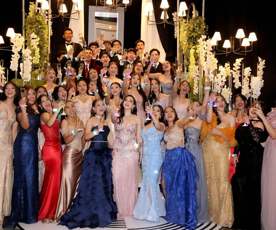 Entre sonrisas, alegría y mucha emoción los seniors 2026 de Mayan School disfrutaron de su prom night en el Centro de Convenciones del Hotel Honduras Maya en una noche llena de música, baile y recuerdos que quedarán en sus corazones.