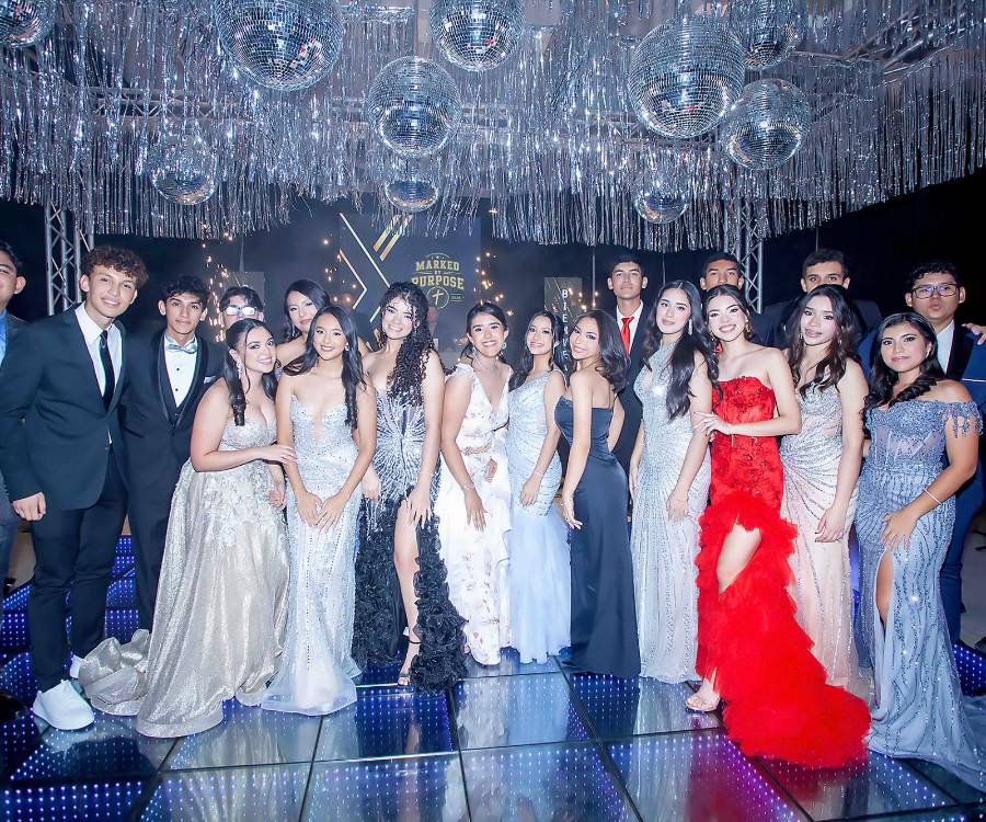 La generación 2026 de Ágape Christian Academy celebró su esperada cena de gala, para celebrar el cierre de su último año escolar. Los jóvenes se mantuvieron unidos en su última momento juntos. Aquí te dejamos todas las fotos de esta noche especial.