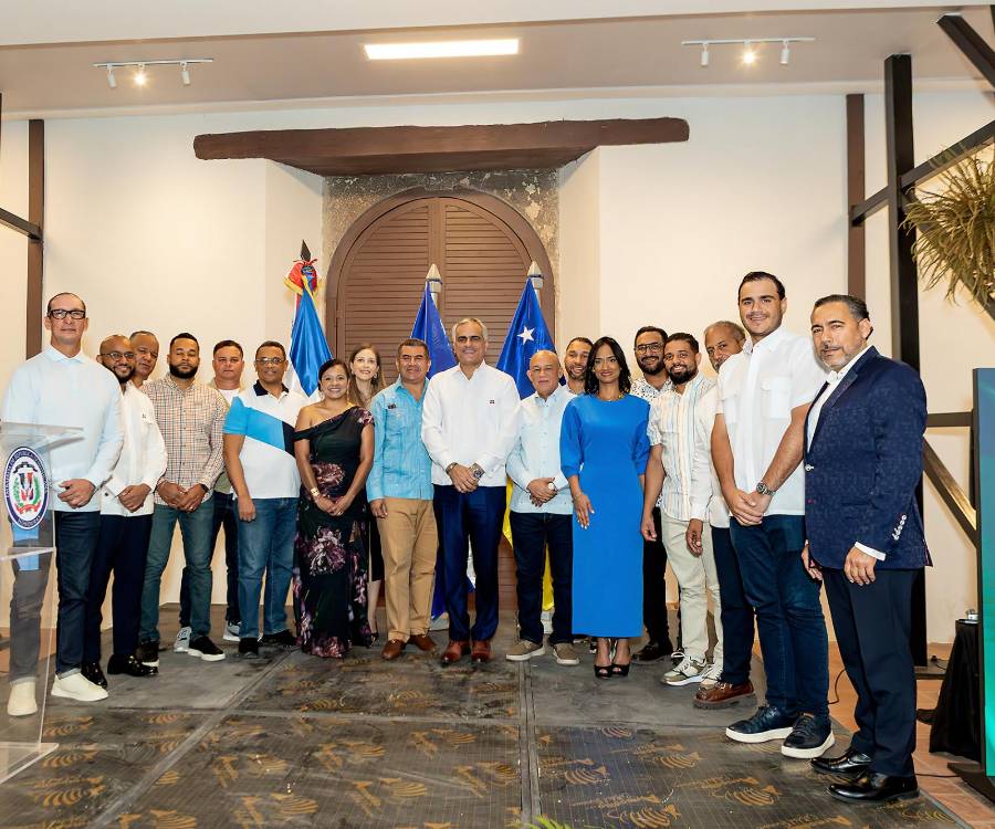 Representantes diplomáticos, directivos de Banco LAFISE e invitados especiales durante el encuentro empresarial en Tegucigalpa.
