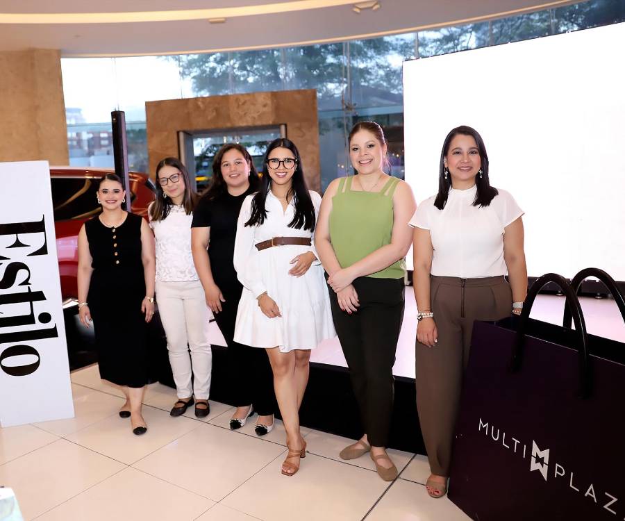 Revista Estilo y Multiplaza presentaron The Mom Break, un evento donde las invitadas disfrutaron de un taller de arcilla que les permitió moldear, explorar y crear piezas únicas a su gusto. La jornada contó con el respaldo de Nissan, que exhibió la nueva Nissan X-Trail e-POWER, protagonista de la experiencia, además de la participación de Perfumerías Magie y Estée Lauder, aportando un toque de belleza y lifestyle a este evento.