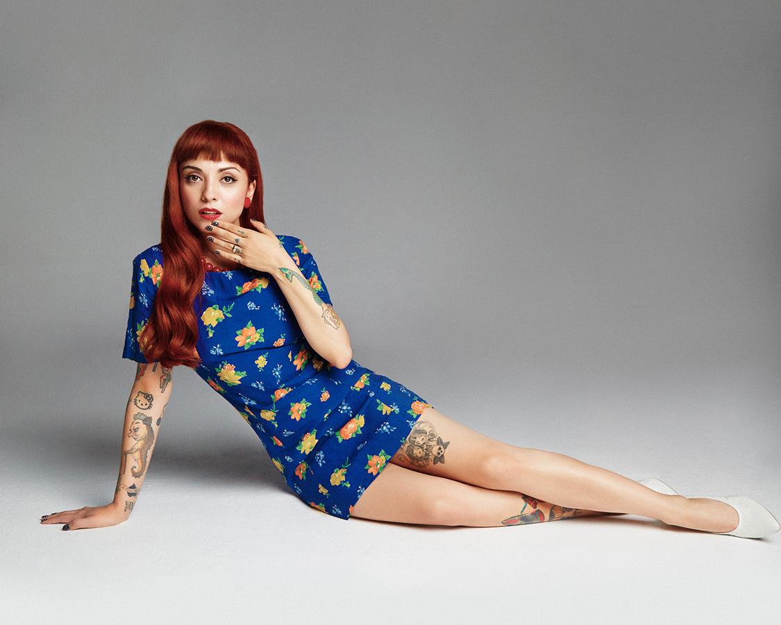 Desde joven estudió en el Conservatorio de Viña del Mar, donde empezó a desarrollar las bases musicales que más adelante marcarían su carrera.