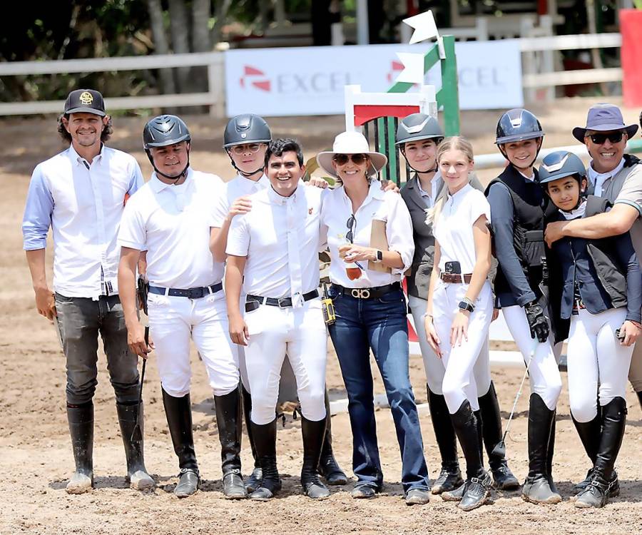 Jinetes y amazonas de Honduras participaron de dos días de competencia en Club Ecuestre <i>la Herradura</i>, durante la Copa BAC Credomatic.Equipo de La Herradura Víctor Wolf , Elmer Murillo, Jordán Reyes, Víctor Trejo, Karen Atala, Camille Guillen, Allie Carrette, Olivia Cosenza, Emerson Licona, Ivana Guillén, Gonzalo Gamboa e Isabella Mourra