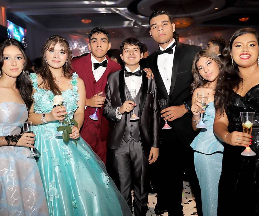 Lessandra Ponce, Daniela Ramírez, José Manuel, Diego Reyes, René Ramírez, María Cruz y Carmen Castillo