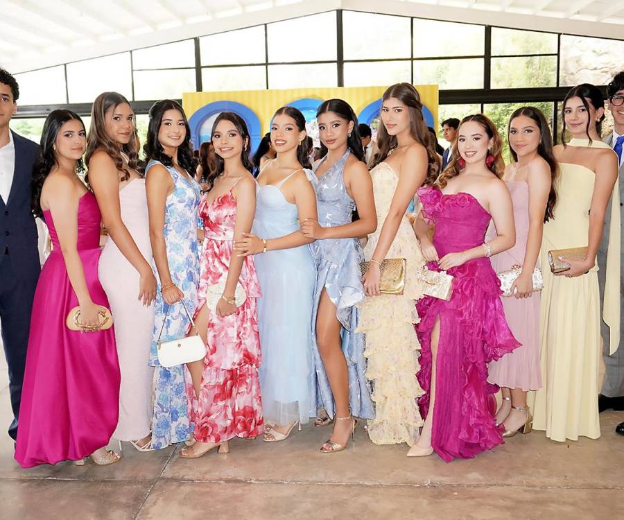 En una fresca y luminosa mañana, los seniors 2026 de DelCampo School celebraron su tan esperado Senior Breakfast en un ambiente lleno de alegría y estilo. Bajo la temática “Dolce Vita”, los estudiantes se reunieron en Invernaderos del Trigo, donde disfrutaron de una velada especial entre risas, fotografías y momentos que quedarán grabados como el inicio de una etapa inolvidable.