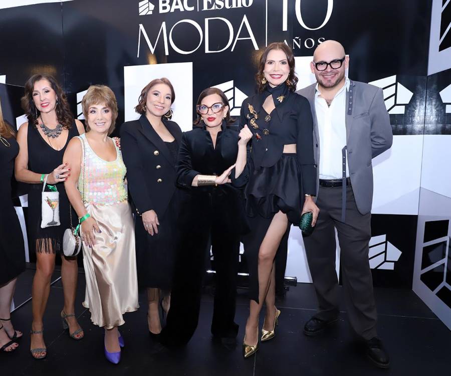 <b>La fiesta de la moda más importante de Honduras fue todo un éxito. BAC Estilo Moda celebró su décima edición, consolidándose como la plataforma más influyente del país para impulsar el talento y el diseño hecho en Honduras. Fue una noche vibrante, llena de color, creatividad y grandes invitados, donde se presentaron propuestas para el 2026 y el cierre estuvo marcado por un animado cóctel.</b>