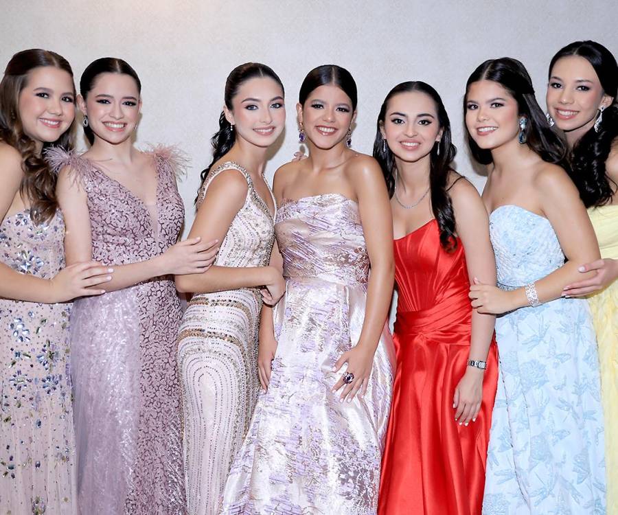 En una noche mágica, llena de emoción y expectativas, los Seniors 2025 de la Escuela Americana de Tegucigalpa celebraron su tan esperado Prom. Tras un emotivo desfile junto a sus padres y un brindis cargado de sentimientos, la fiesta dio inicio, marcando el comienzo de una velada inolvidable para esta generación.