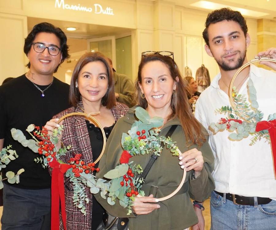 Multiplaza Tegucigalpa y Revista Estilo presentaron “Whispers of Christmas”, una tarde llena de espíritu festivo donde nuestros invitados decoraron sus propias coronas navideñas con la ayuda de Detox Creativo para llevar la magia a sus hogares. En la foto: José Vargas, Sandra Noguera, Gabby Zelaya y Mario Menpez.