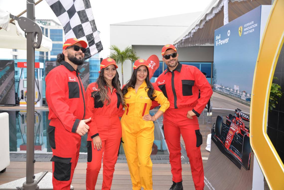 La marca Shell, líder a nivel mundial en el rubro de combustibles, celebra su alianza con la Scudería Ferrari a través de su evento exclusivo “Watch the Race”. La reconocida marca organizó un emocionante encuentro para lideres de opinión y medios de comunicación, quienes tuvieron la oportunidad de disfrutar una transmisión en vivo de la carrera de Fórmula 1 en el Gran Premio de Miami.