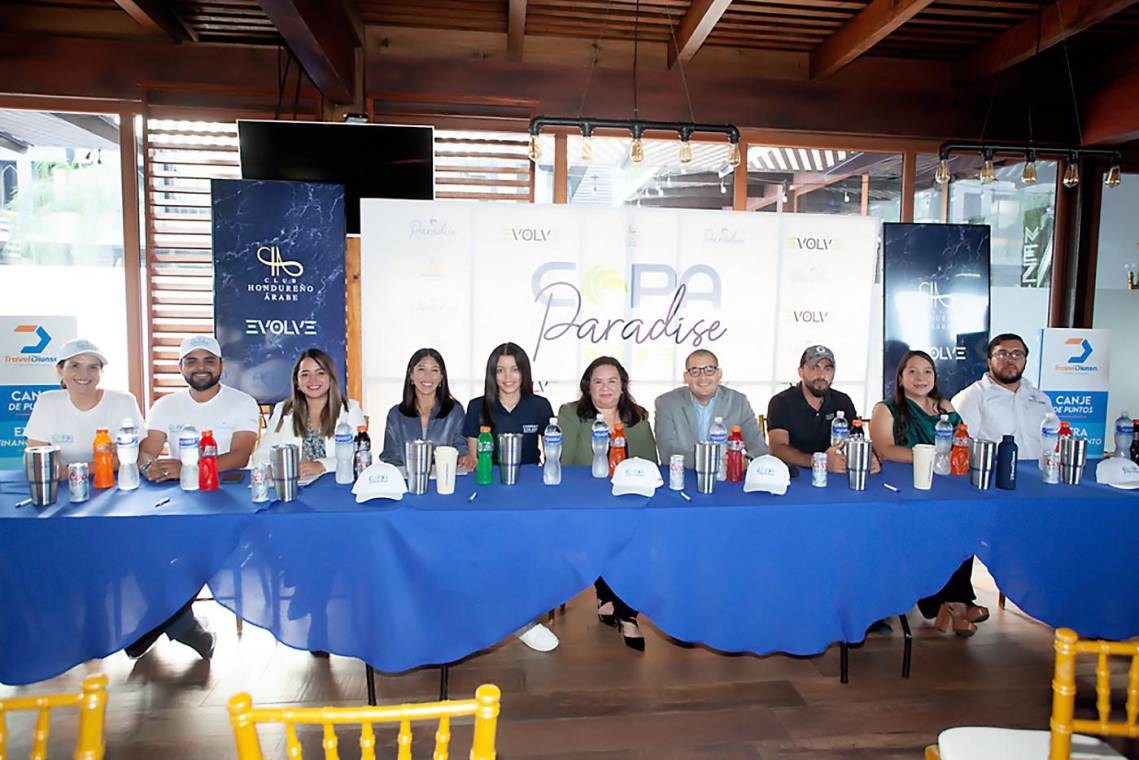 Nicole Schneider, Carlos López, Blanca Yaraxi Carona,Sandra Di Palma, Alejandra Cardona, Eugenia Madrid, David Hurtado, HenryLópez, Iris Cáceres e Iván Raskoff.