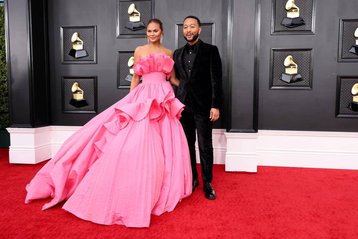 Mira aquí todas las fotografías de la alfombra roja de los Premios Grammy 2022. John Legend, Chrissy Teigen, Lil Nas X, Bellie Eilish y más