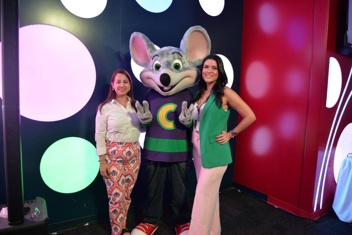 Chuck E. Cheese celebra a las mamás hondueñas en Multiplaza