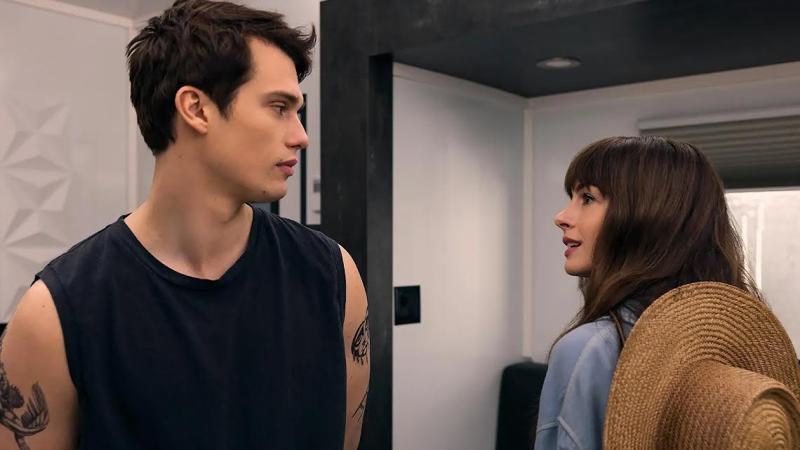 Además de este elenco estelar, se incluyen talentosos intérpretes como Ella Rubin en el papel de Izzy y Reid Scott interpretando a Dan, entre otros.