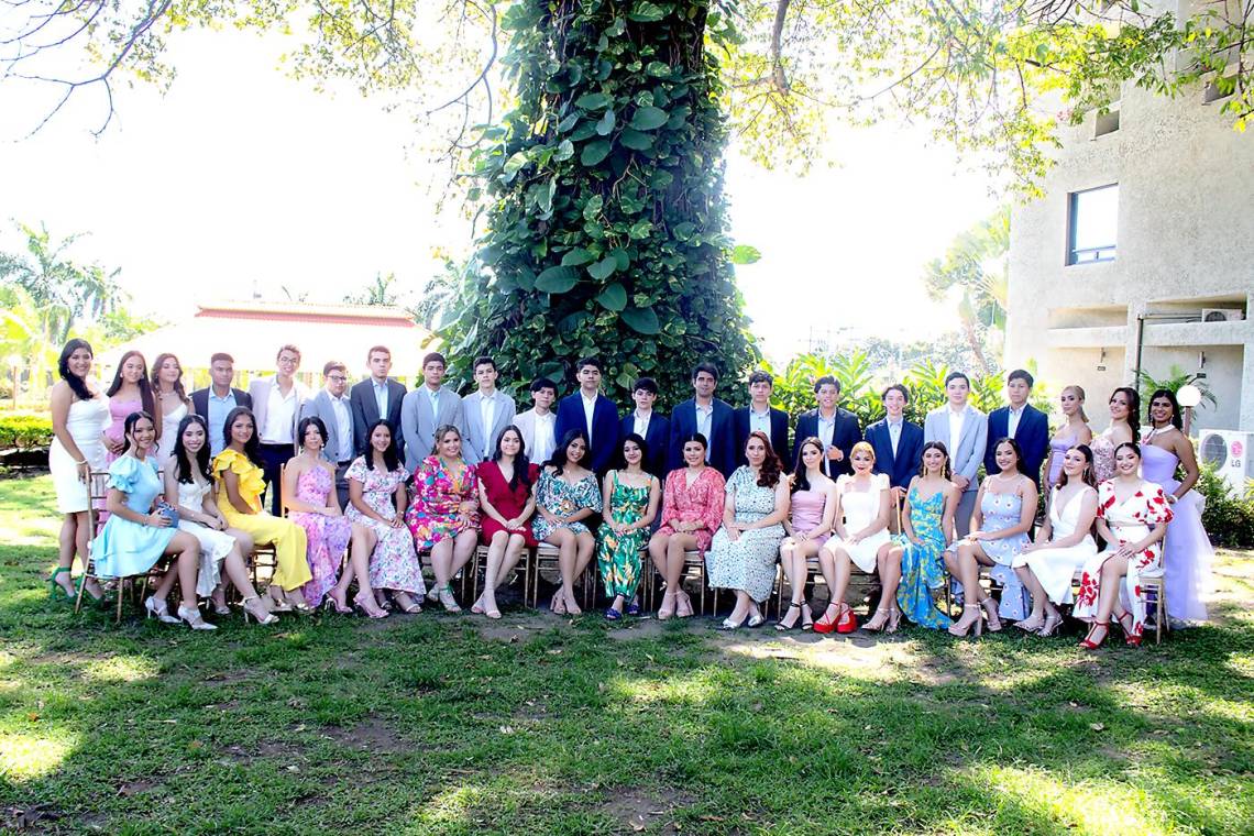 La clase 2023 de la Escuela Seran disfrutó un alegre desayuno en el Salón Trujillo del Copantl hotel &amp; Convention Center como parte de las actividades de su senior year. Las chicas, vestidas con diseños primaverales en tonos de temporada; y los chicos, con looks semi casuales, compartieron una mañana de alegría y emociones por la fiesta de graduación que está cada vez más cerca.