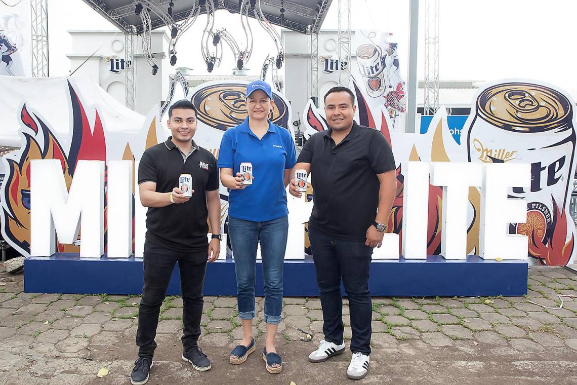 Así fue el evento Miller Lite Grill Together, una celebración donde toda la familia y amigos pudieron disfrutar de una experiencia única. El evento estuvo lleno de música vibrante, refrescante cerveza y, lo más importante, deliciosos asados que deleitaron el paladar de todos los presentes. Te mostramos la galería a continuación.