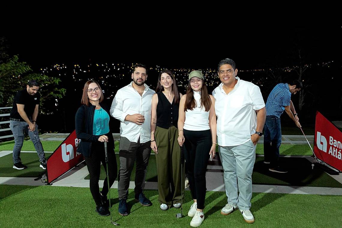 Meylin Irías, Enrique Zablas, Francesca García, Alejandra Figueroa y José Luis Alvarenga