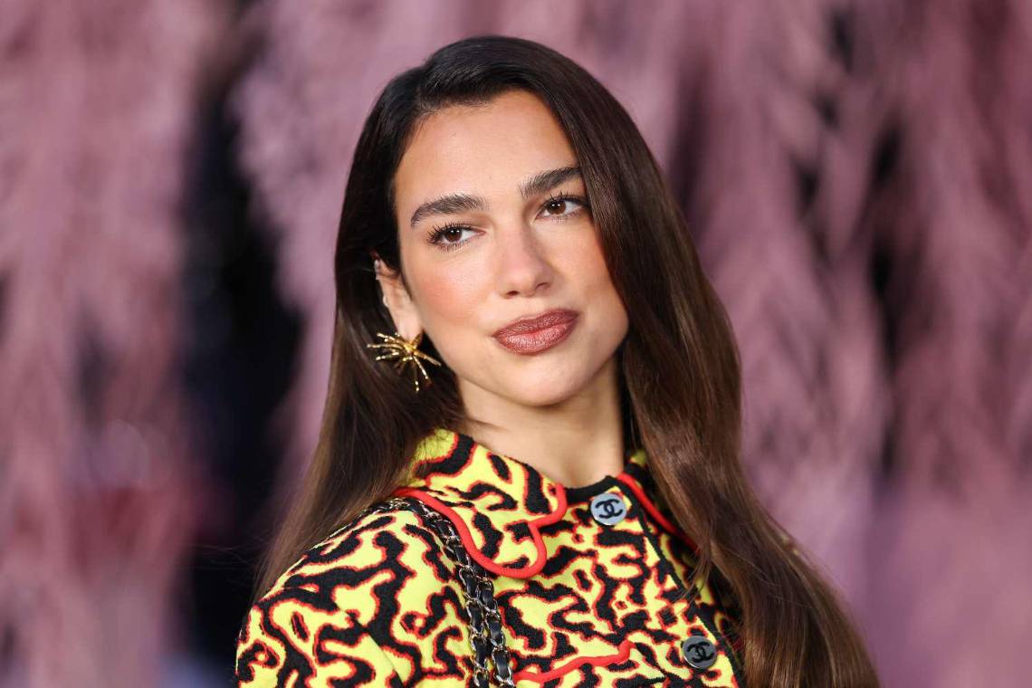 Samsung responde a demanda millonaria de Dua Lipa