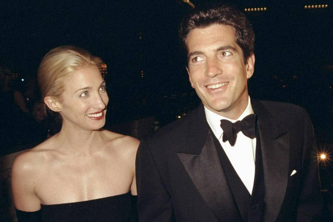 John F. Kennedy Jr. y Carolyn Bessette-Kennedy en la gala de la Municipal Art Society.