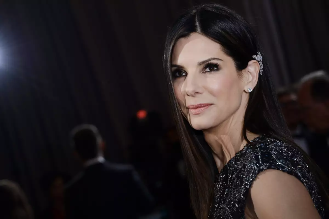 Sandra Bullock sorprende con aspecto renovado en su última aparición pública