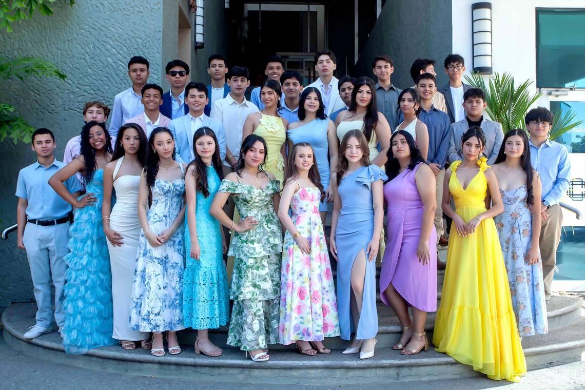 La generación 2026 de la Escuela e Instituto Bilingüe Villas del Campo School,fueron protagonistas de una alegre mañana en el salón Encuentros del hotel Copantl &amp; Convention Center. La reunión de los 32 seniors, transcurrió entre fotos, la degustación de un delicioso desayuno buffet y el entusiasmo de que están a pocos meses de graduarse.