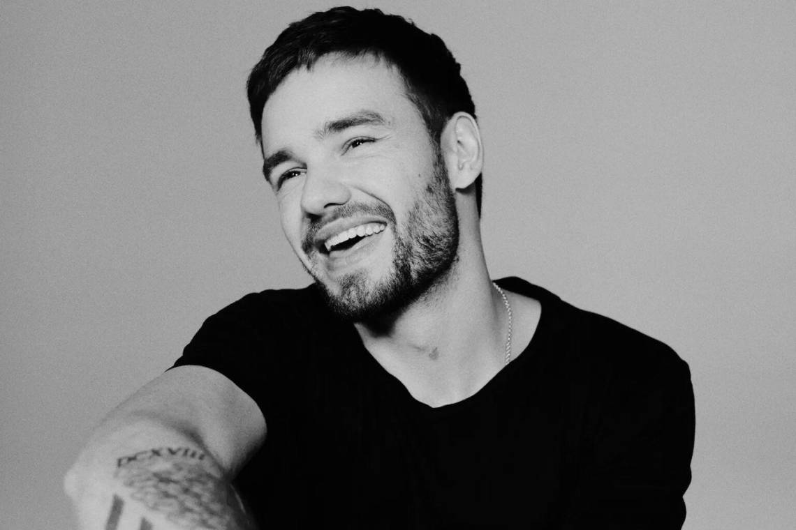 El mundo de la música se encuentra de luto. Este 16 de octubre se dio a conocer la noticia de la muerte del cantante británico Liam Payne, dejando por siempre un vacío en el corazón de miles de fans. El músico era querido y conocido por haber formado parte de la boy band One Direction..