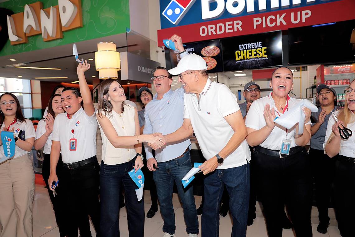 La apertura de Domino’s Pizza en Mall Multiplaza de Tegucigalpa ha generado gran entusiasmo entre los amantes de la pizza. Este nuevo local ofrece a los clientes la experiencia inigualable de disfrutar pizzas recién horneadas. Con su ubicación estratégica, Domino’s promete convertirse en un punto de encuentro favorito para compartir momentos deliciosos en el corazón de la ciudad.