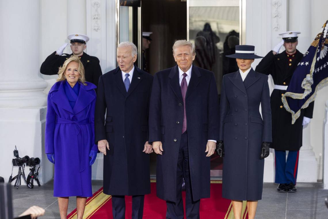 Donald Trump llegó a la Casa Blanca horas antes de convertirse en el 47º presidente de Estados Unidos. La tradición marca que el republicano tome el té con Joe Biden, en un acto en el que también participan las esposas de ambos presidentes, Melania y Jill