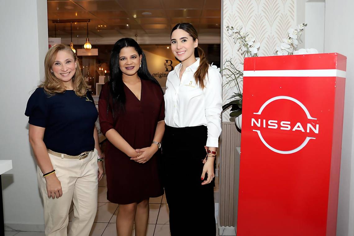 Revista Estilo y Nissan presentaron Candle Bar Experience: A Date with Nissan, tres noches de diversión en donde los invitados pudieron compartir y crear con métodos DIY sus propias velas aromáticas. La cita fue en B’original Home, donde además se desarrolló un exquisito cóctel con chocolates de Eleonor Chocolá.Marcela Pineda, Lixy Jiménez y Marcela Pineda.