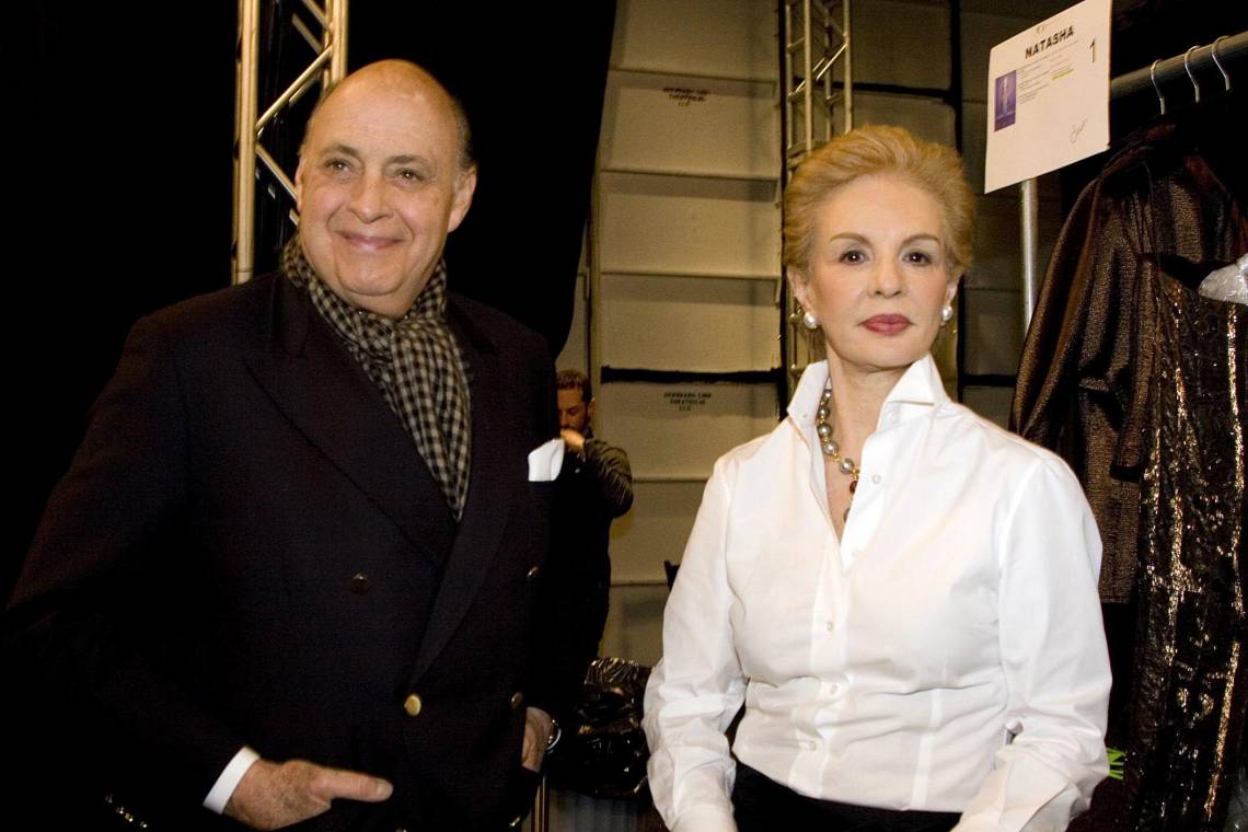 En esta imagen de archivo, Carolina Herrera y su esposo Reinaldo Herrera posan en el marco de la Semana de la Moda en Nueva York. Reinaldo Herrera falleció este martes 18 de marzo a los 91 años en la Gran Manzana, donde el viernes se celebrará el funeral. Foto: EFE/Miguel Rajmil ARCHIVO