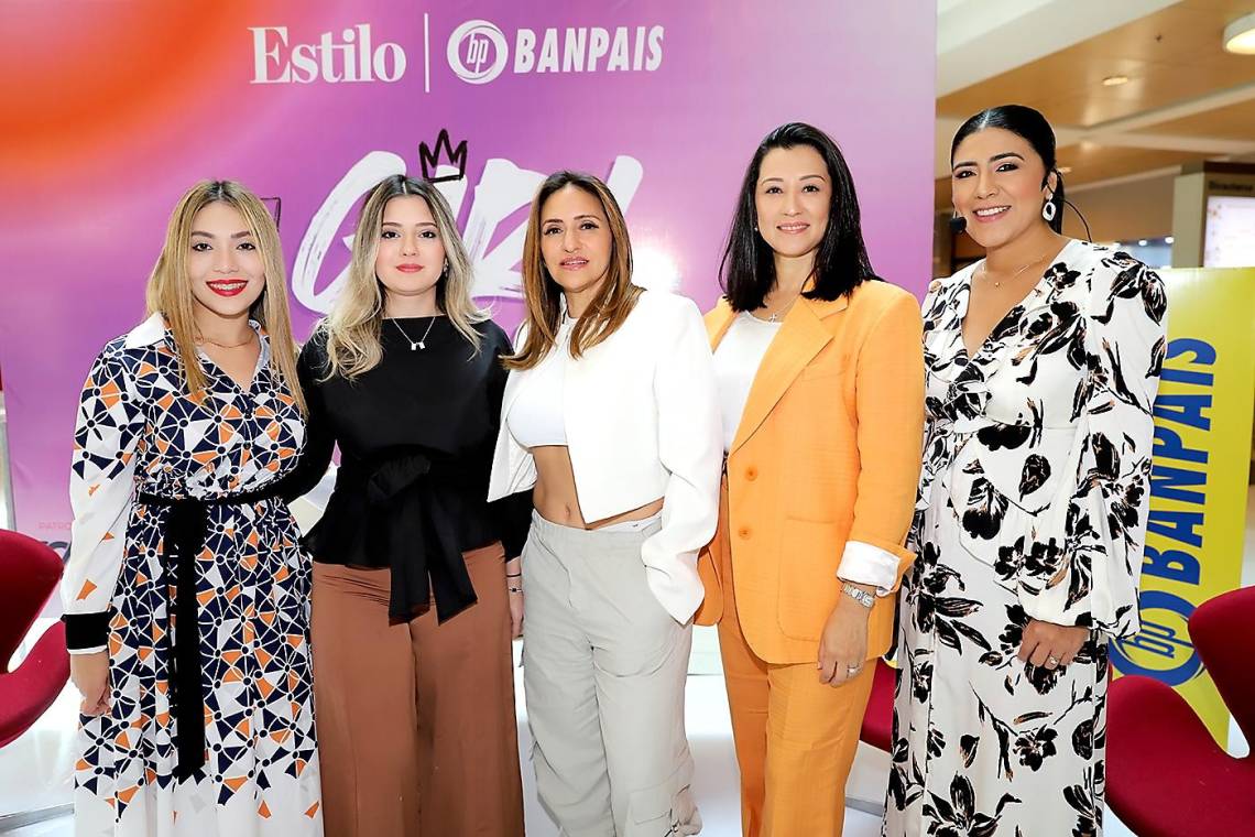 Durante una mañana de inspiración, un grupo de mujeres triunfadoras compartió sus experiencias personales y profesionales durante la conferencia “Mujeres Empresarias” de Girl Boss. Con el corazón abierto y la mente llena de sabiduría, las panelistas brindaron consejos invaluables a las asistentes, guiándolas hacia el camino del éxito en sus emprendimientos. Girl Boss es posible gracias a BANPAÍS, Revista Estilo, City Mall, Mitsubishi, Supermercados Colonial y Cortitelas.