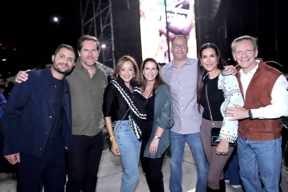 El encanto pop de Sebastián Yatra brilló en Honduras este 19 de noviembre, durante un concierto íntimo y exclusivo que celebró la fidelidad de los clientes de Gasolineras UNO, Tiendas Pronto y Banco Cuscatlán. Con un público emocionado y cada canción coreada a todo pulmón, la noche se convirtió en un momento inolvidable para los fans del artista colombiano.