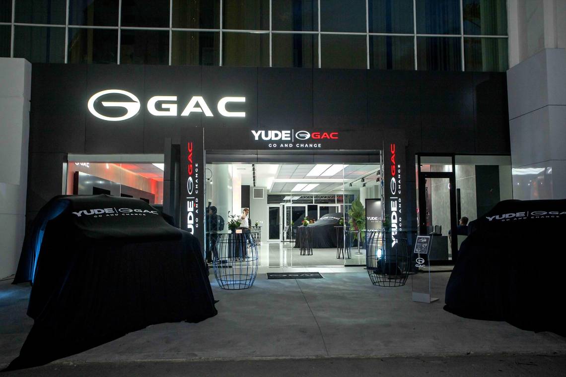 Una nueva era para la movilidad en Honduras comienza con la llegada de GAC de la mano de Yude Motors. En San Pedro Sula, una noche de celebración reunió a invitados especiales para presentar oficialmente esta nueva alianza empresarial y conocer los primeros modelos de la marca china, que apuesta por la tecnología, la innovación y una nueva visión de movilidad en el país.