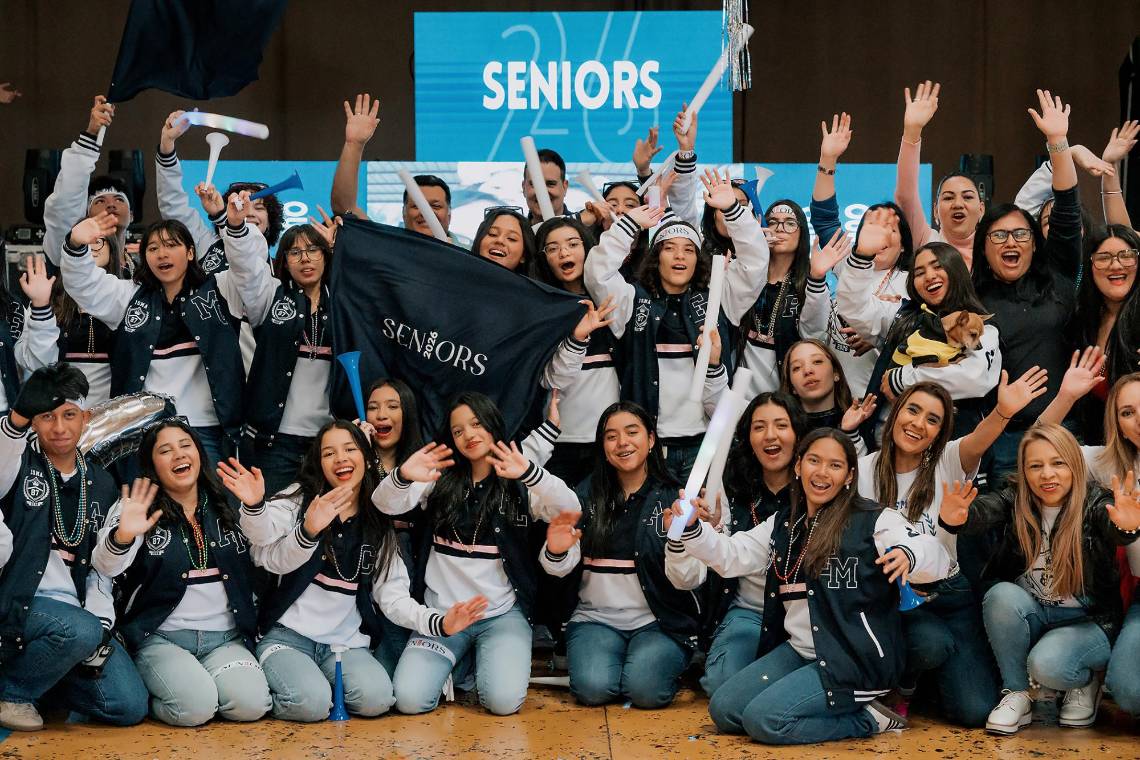 Los 32 seniors del Instituto Salesiano María Auxiliadora se reunieron esa mañana en un punto de Tegucigalpa, desde donde partieron en caravana rumbo a su escuela, donde vivieron una memorable entrance, que incluyó bailes al ritmo de Dj Frank Caba y un alegre carnaval, preludio de su último año de secundaria.