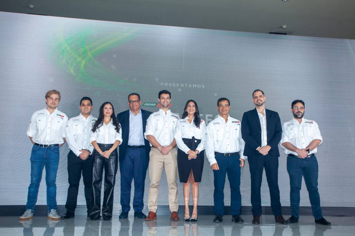 Puma Energy, líder en el sector de combustibles, celebró por todo lo alto el lanzamiento de sus nuevas gasolinas <b>Cleantec</b>, un producto que viene a revolucionar el mercado, ya que protege y optimiza el rendimiento de los motores de los vehículos. Esta tecnología avanzada no solo mejora la combustión, sino que también ofrece una experiencia de conducción más suave y placentera.