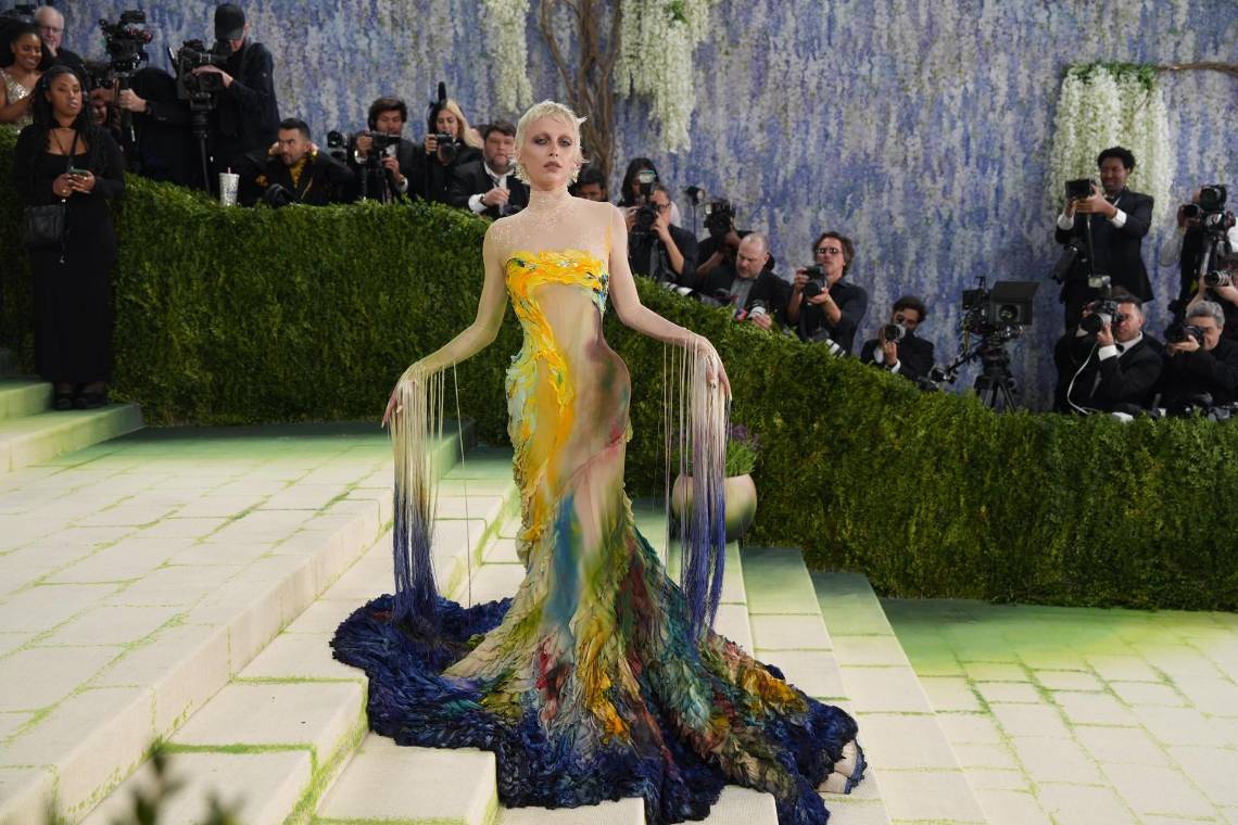 Emma Chamberlain posa este lunes, durante la alfombra roja de la Met Gala, en Nueva York EFE/ Octavio Guzmán