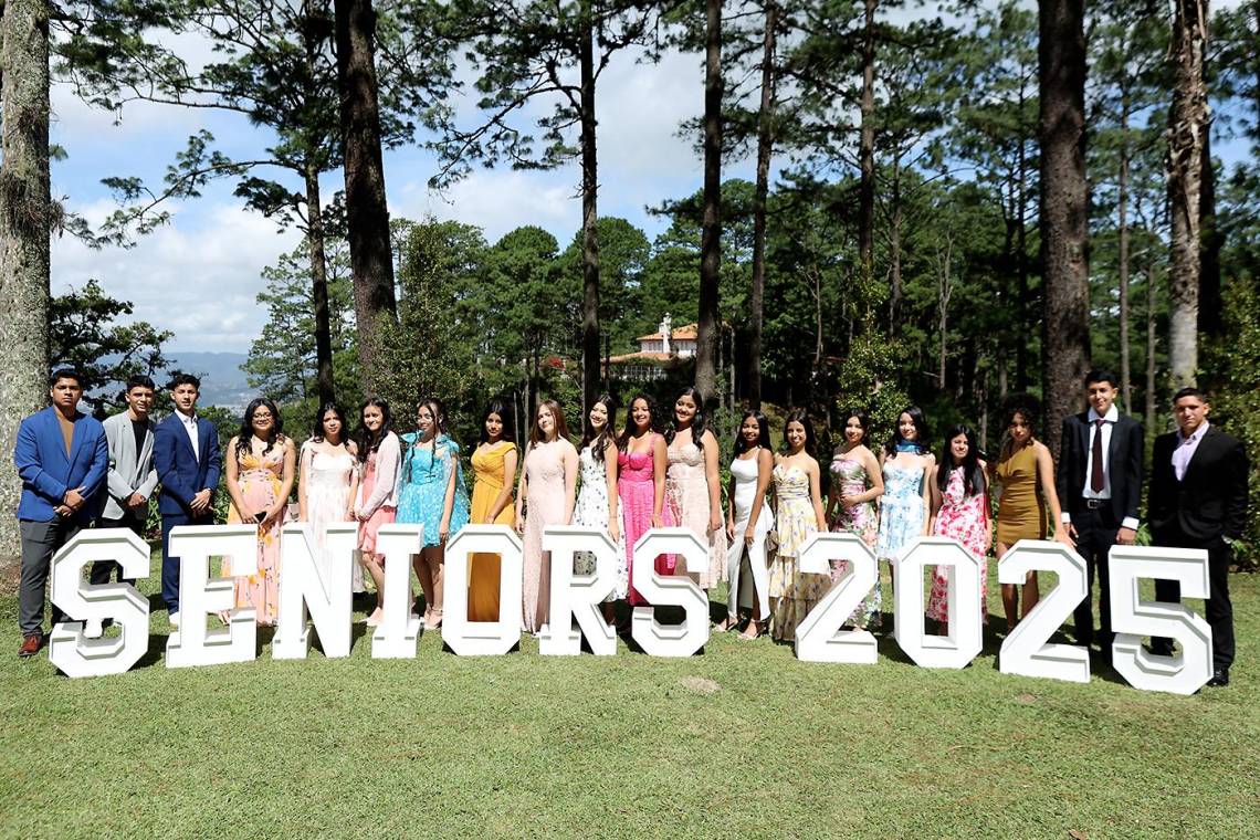 Los Seniors 2025 del Instituto San José del Carmen celebraron su tradicional brunch en medio de la naturaleza del restaurante La Cumbre. En un ambiente lleno de alegría, risas y recuerdos, los jóvenes disfrutaron de una mañana inolvidable rodeados de sus compañeros. Un momento especial para cerrar etapas y prepararse para su esperada graduación en noviembre.