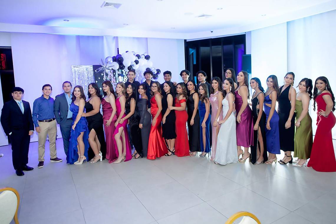 Los seniors 2024 de Western International School se reunieron en el salón Merendón del Club Hondureño Árabe para celebrar su despedida de la secundaria. Los nuevos bachilleres bilingües en Ciencias y Humanidades llegaron para compartir durante una cena y recordar esos momentos en las aulas del centro educativo.