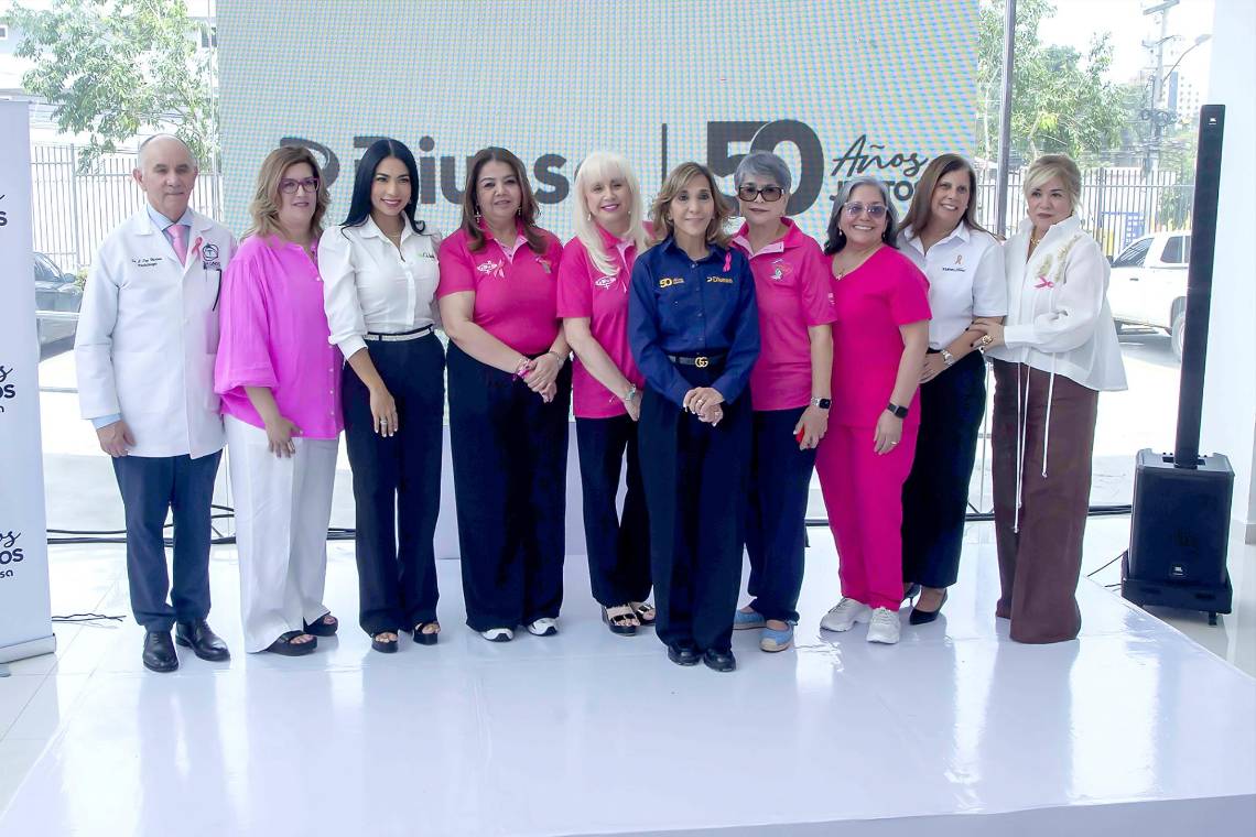La fundación Listones de Amor presentó su campaña rosa “Juntas por la Vida”, una iniciativa que busca concienciar sobre la importancia de la detección temprana del cáncer de mama y recaudar fondos para apoyar a mujeres que enfrentan la enfermedad. El lanzamiento reunió a patrocinadores, emprendedores e invitados especiales comprometidos con esta causa.