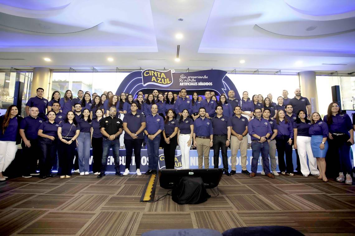 Cargill Honduras presentó el nuevo producto premium Cinta Azul en Honduras una propuesta de embutidos de calidad, frescura y sabor para los hondureños. Desde este lanzamiento el producto estará disponible con cobertura nacional en las principales cadenas de supermercados y puntos de venta del país.