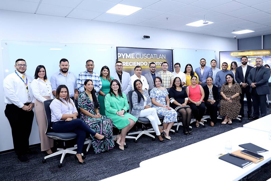 Banco Cuscatlan celebró con éxito su primer encuentro exclusivo para clientes PYME, una iniciativa que busca fortalecer el crecimiento de las pequeñas y medianas empresas. Bajo el título “Mi empresa, mi familia: Creciendo en conjunto con visión estratégica” , el experto Javier del Cid compartió valiosos consejos sobre cómo manejar las finanzas y proyectar una visión sostenible para los negocios familiares. Con el apoyo de UNITEC Business School, el evento reafirma el compromiso de Banco Cuscatlan de brindar herramientas para el desarrollo de los empresarios.