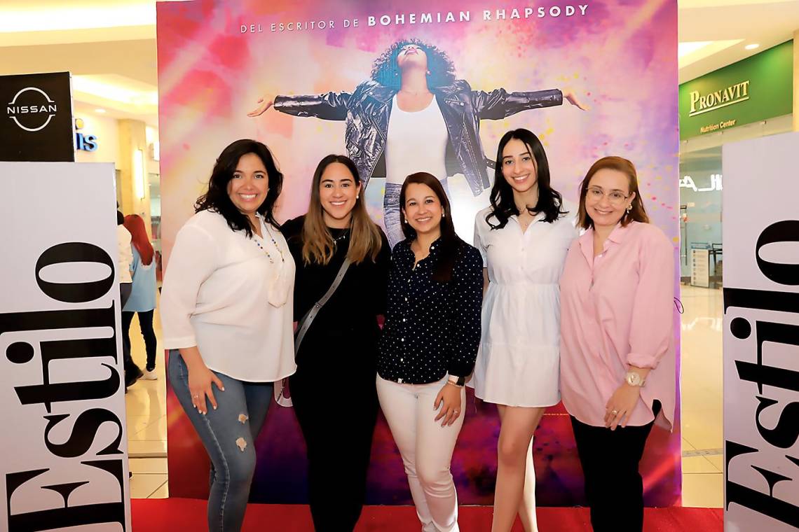 Andrea Rosales, Lucía García, Lila Fúnez, Shari Rishmawi y Renata Espinal.