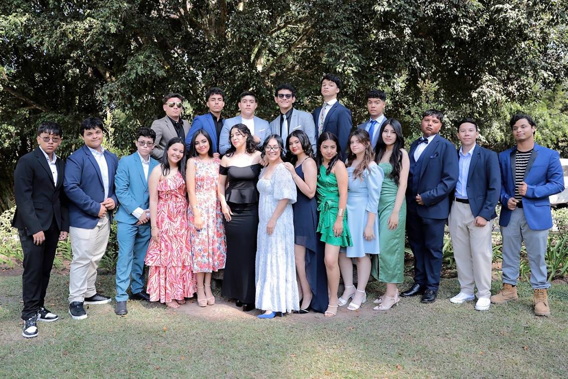 on rostros radiantes de alegría, la generación 2024 de Hillcrest School se reunió para disfrutar de su senior breakfast. La celebración tuvo lugar en La Cumbre, donde los jóvenes llegaron luciendo elegantes atuendos. La mañana transcurrió en un ambiente cargado de compañerismo y entusiasmo mientras compartían sus emocionantes planes para el futuro.