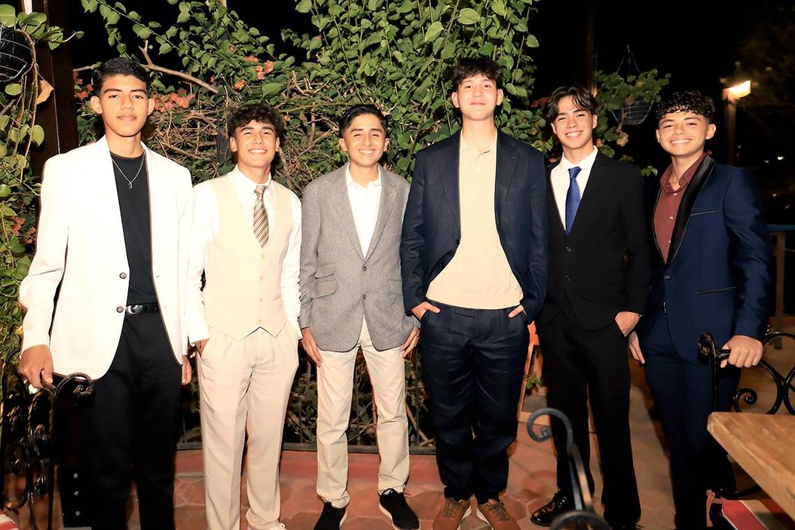 La generación 2025 de San Francisco de Sales Catholic School de Tegucigalpa vivió una noche inolvidable durante su última reunión de despedida, antes de la tan esperada gala de graduación. Fue en el restaurante El Padrino donde los 15 estudiantes se reunieron para compartir una velada llena de alegría, amistad y recuerdos imborrables. En la foto: Enry Rodríguez, Elías Salomón, Joseph Sierra, Patrick Walters, Alberto Zúniga y Luis Mejía.