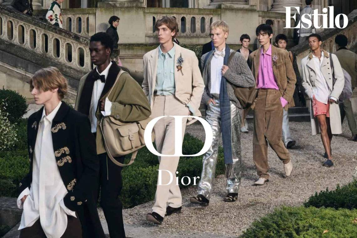 El director creativo de Dior, Jonathan Anderson, honró la cultura rave de París con su colección masculina primavera/verano 2027. Acompañado por la música de Fred Again, el desfile evocó la sensación de estar en la mañana siguiente de una fiesta, combinando siluetas relajadas inspiradas en pijamas con esmóquines perfectamente estructurados.