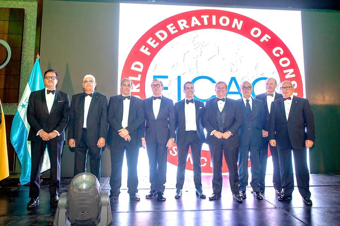 Junta directiva de la Federación Mundial de Cónsules integrada por: Nikolaos Margaropoulos, Purrshottam Bhaggeria, Asif Chowdhury, Karim Qubain, Paolo Tricotti, Amy Orkaby, Louis Vella, Stelio Campanale, François Piers y Jelil Bouraoui