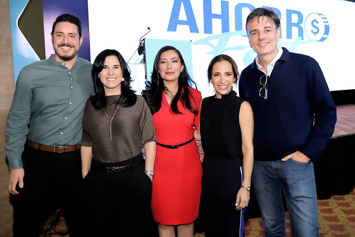 Con la intención de ayudar a los hondureños a encontrar estabilidad monetaria, se celebró en el Hotel Plaza Juan Carlos el Ahorro Fest, el primer festival de educación financiera en Honduras. El evento, organizado por la fundadora del programa Tu Bienestar Financiero Ali Kafie y Banco Ficohsa, contó con la presencia de importantes conferencistas nacionales e internacionales. Julio Pineda, Margarita Pasos, Alicia Márquez, Ali Kafie y Jaime Jaramillo.