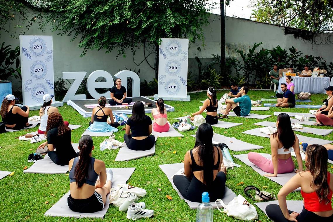 En honor al Día Internacional del Yoga, se celebró Wellness Lab en Sarva Studio, en San Pedro Sula. Las invitadas disfrutaron de una tarde dedicada al bienestar, con charlas inspiradoras, sesiones de meditación guiada, premios y mucho más. El evento brindó un espacio para relajarse, aprender y conectar, promoviendo la importancia del cuidado personal y la práctica del yoga en la vida diaria.