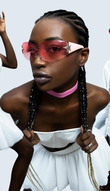 Formado en la carrera de Diseño de Modas de Unitec, Bastian emerge en el panorama fashion nacional como un creativo visionario, listo para marcar su propia huella.